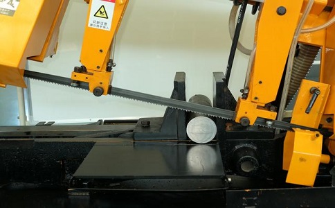 慈利数控带锯床自动送料精度会出现偏差吗？